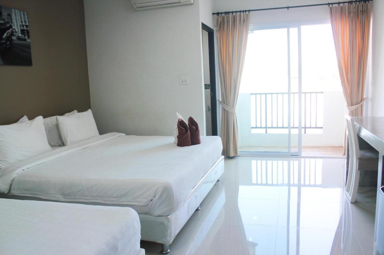 Plus Hotel Лоеи Екстериор снимка
