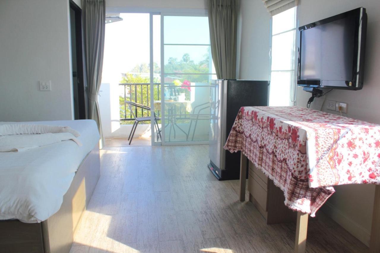 Plus Hotel Лоеи Екстериор снимка