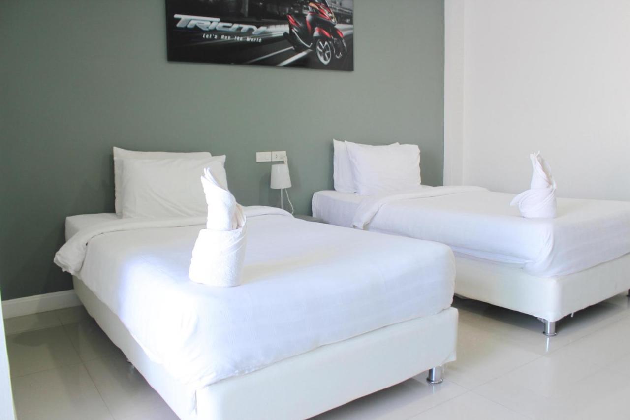 Plus Hotel Лоеи Екстериор снимка