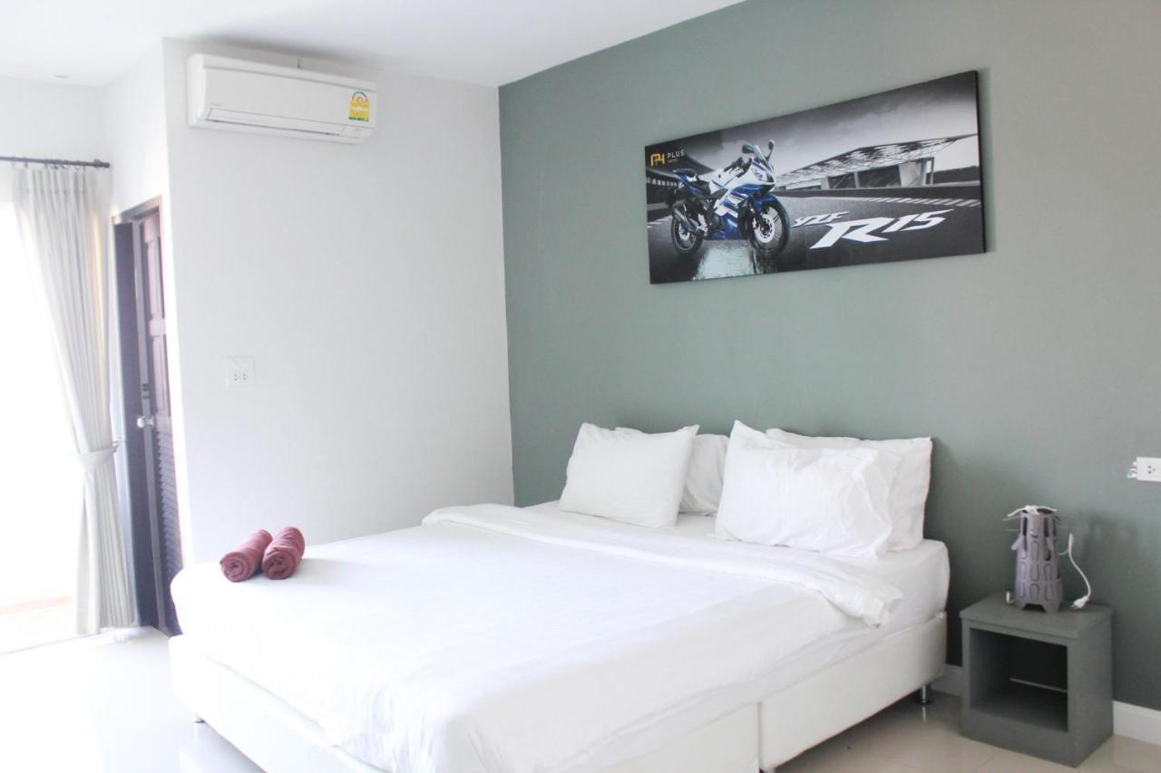 Plus Hotel Лоеи Екстериор снимка