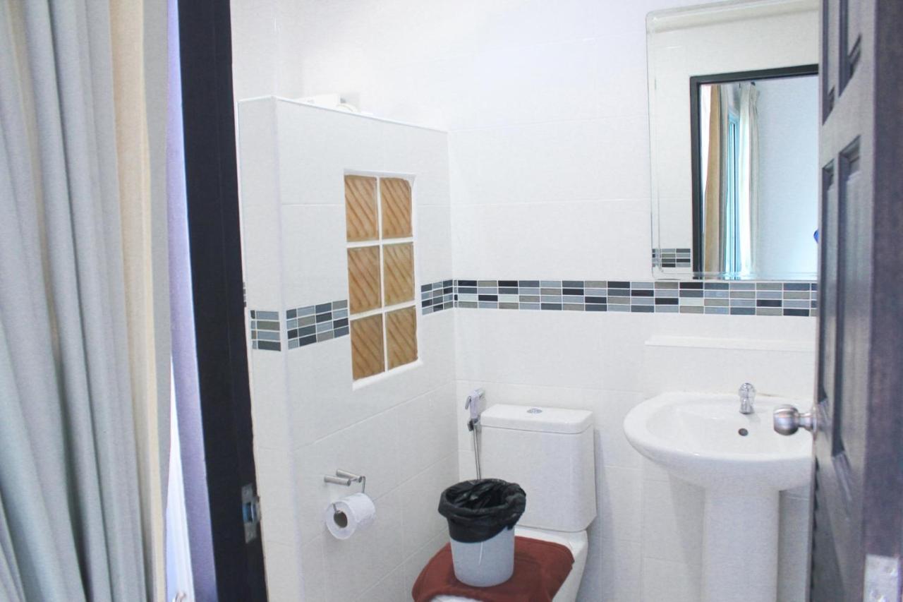 Plus Hotel Лоеи Екстериор снимка