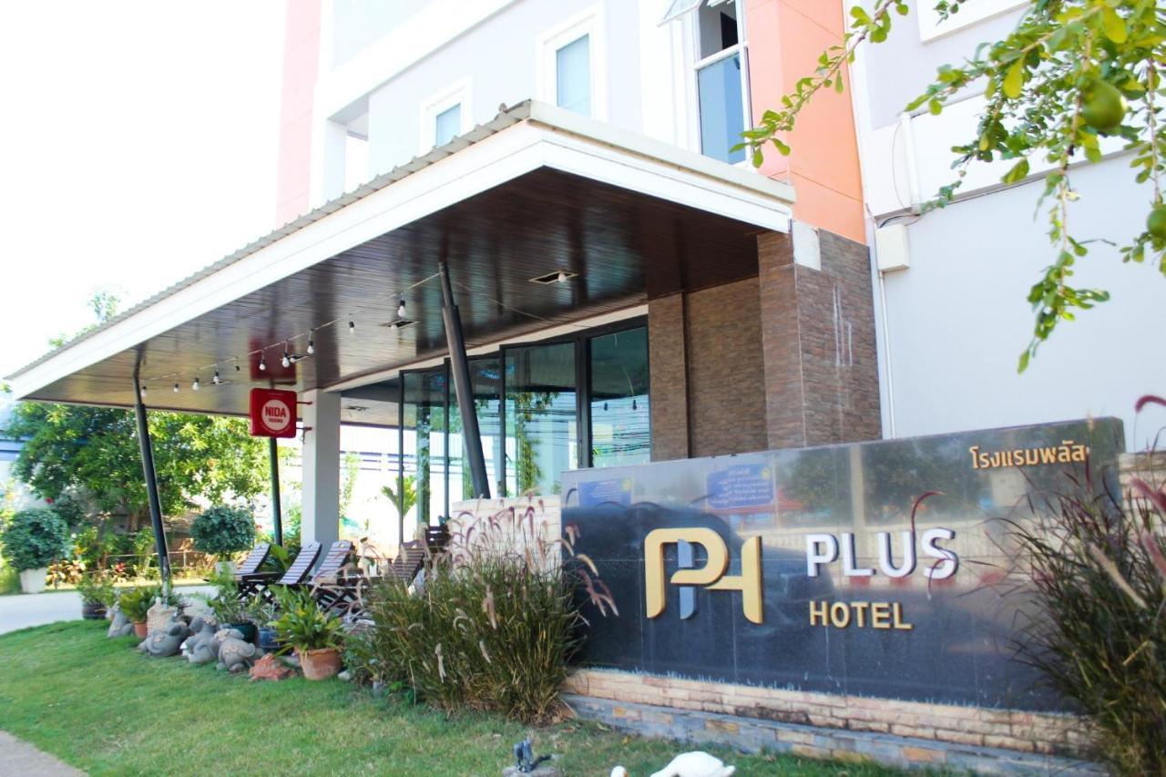 Plus Hotel Лоеи Екстериор снимка