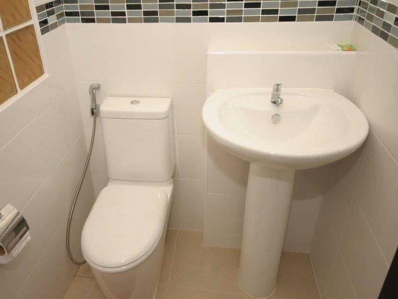 Plus Hotel Лоеи Екстериор снимка