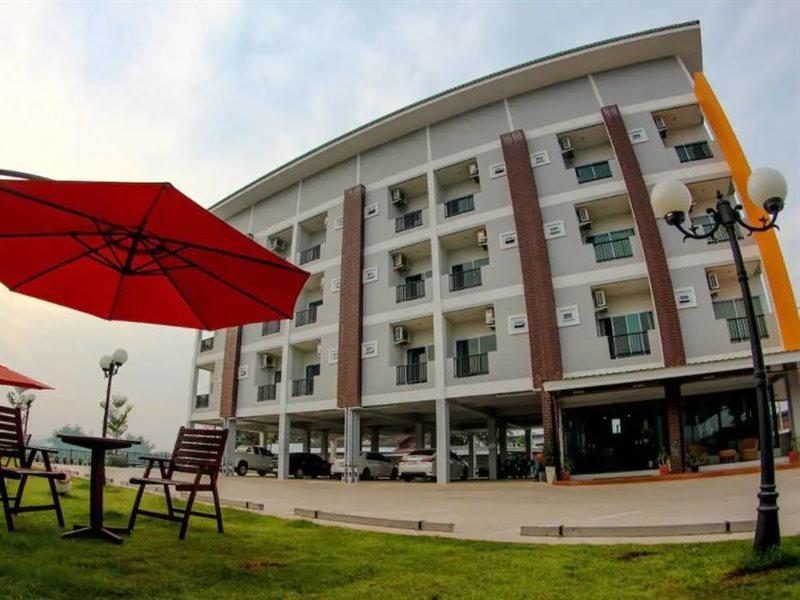 Plus Hotel Лоеи Екстериор снимка