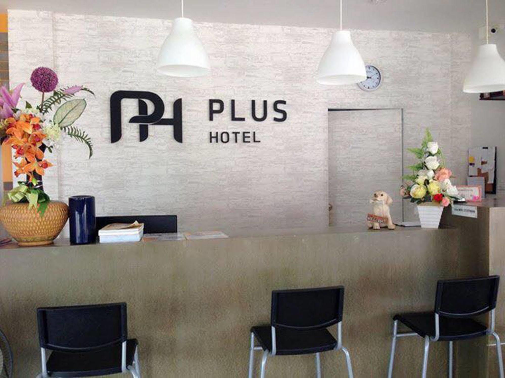 Plus Hotel Лоеи Екстериор снимка